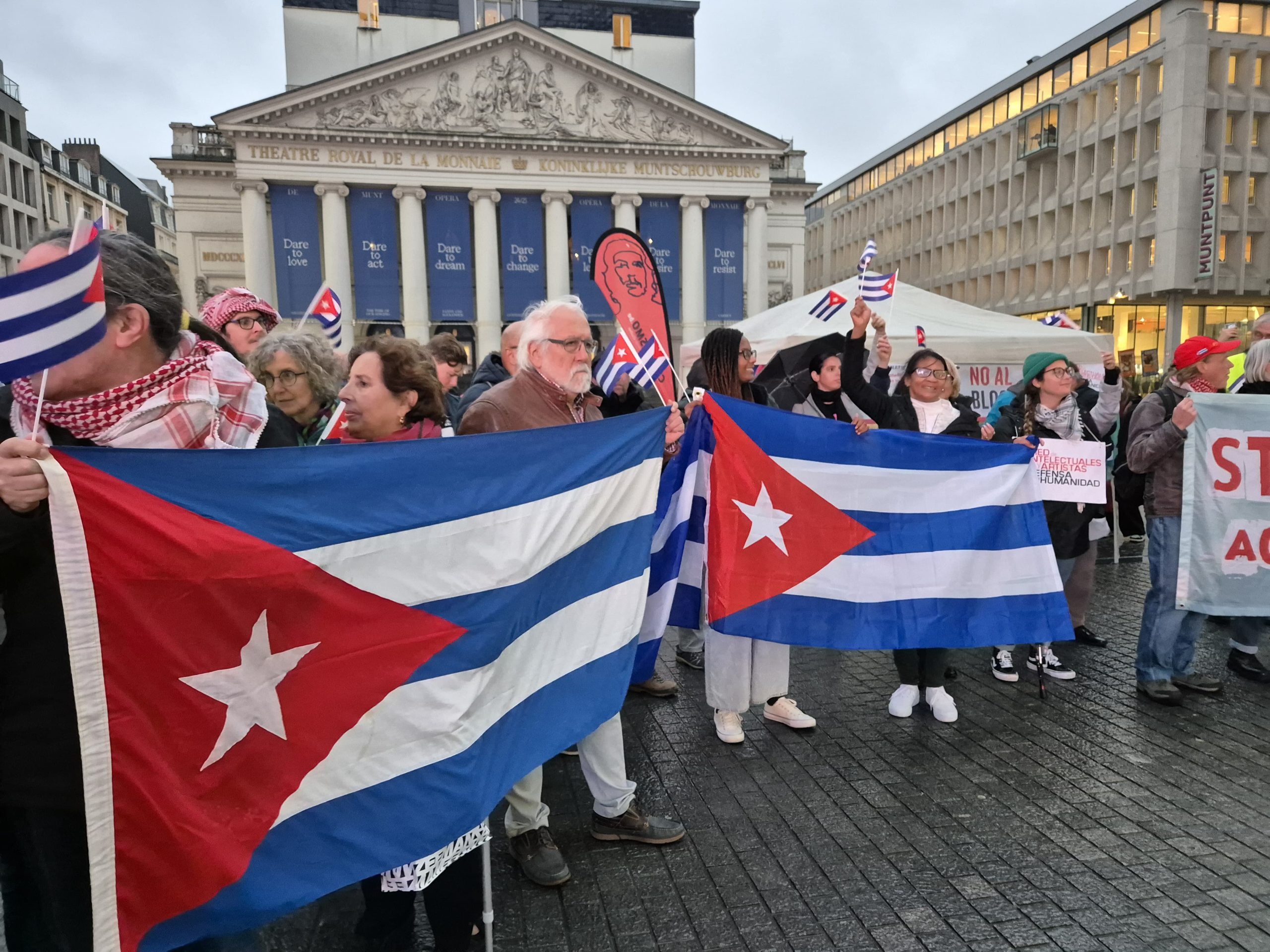 Succesvolle actie voor de opheffing van de blokkade tegen Cuba in Brussel.